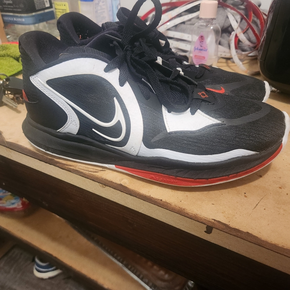 Nike - Picture 2 of 5